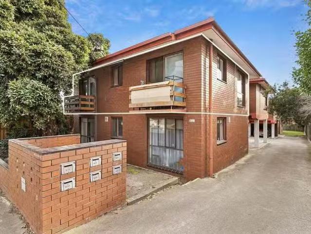 For Rent! 2 BR 3/194 Aberdeen Street, Geelong West, VIC 3218