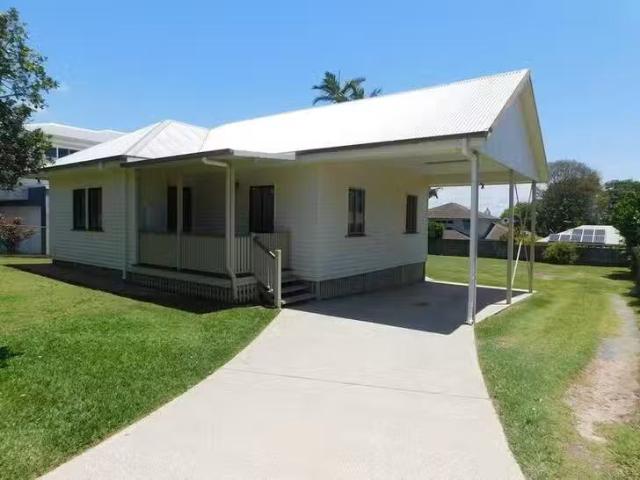 Deal! 2 BR 31 Seabreeze Road, Manly West, QLD 4179