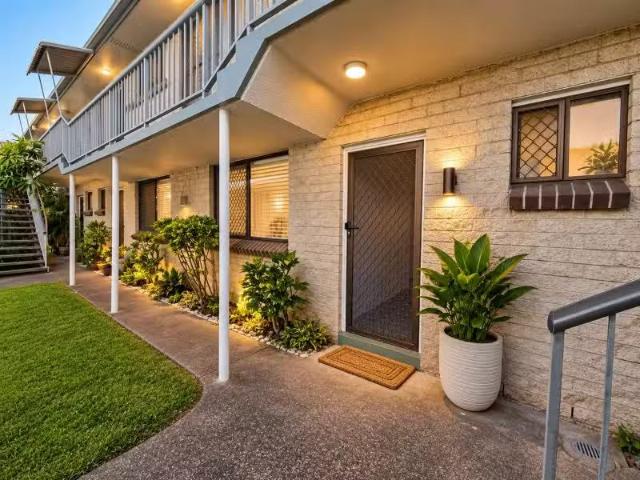 Nice 2 BR 3/23 Coolangatta Road, Coolangatta Apartment for ren.