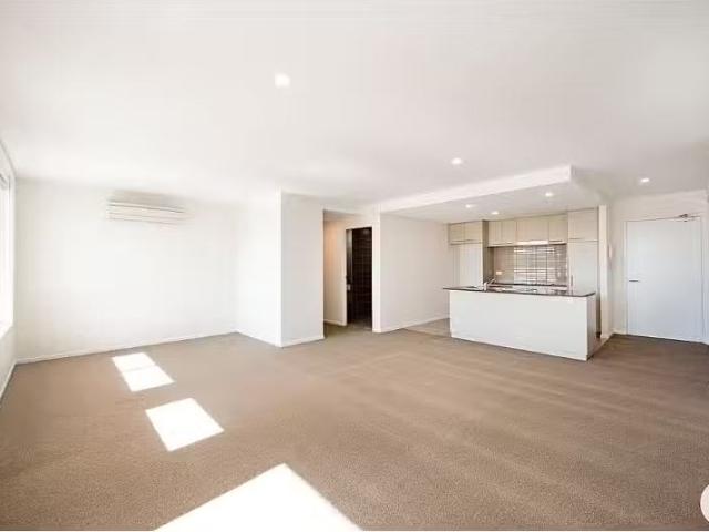 Nice 2 BR 33/68 College St, BELCONNEN House for rent Listed b.