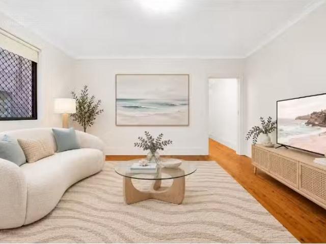 For Rent! 2 BR 3/36 Warners Avenue, North Bondi Apartment for.