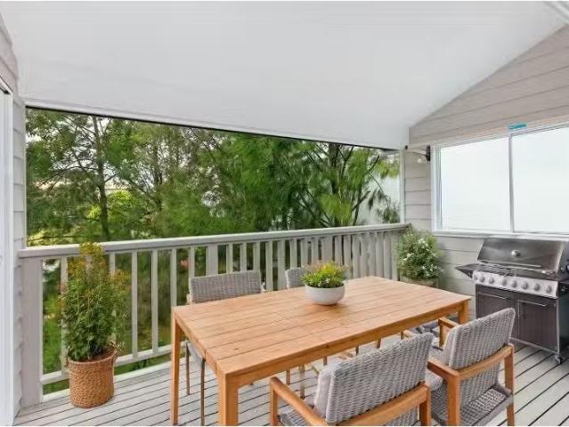 Nice 2 BR 33c Old Pittwater Road, Brookvale Townhouse for rent.