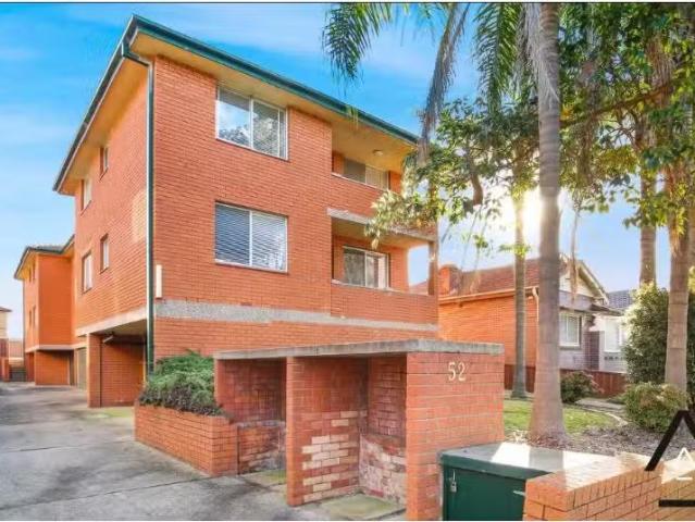 Just in! 2 BR 3/52 Collin Street, Lakemba Apartment for rent.
