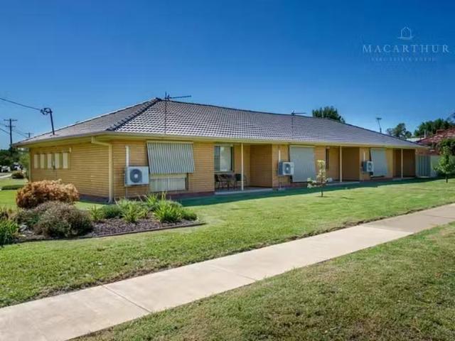Nice 2 BR 3/84 Travers Street, Wagga Wagga Apartment for rent.