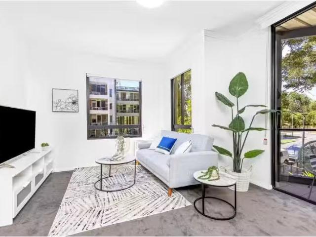 Cheap 2 BR 38/80 Bonar Street, WOLLI CREEK Apartment for rent.