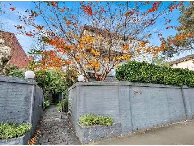 Nice 2 BR 3/8 Chomley Street, Prahran Apartment for rent List.