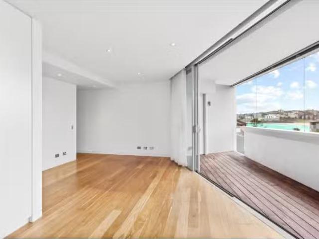 Nice 2 BR 39 53 Campbell Parade, Bondi Beach Apartment for ren.