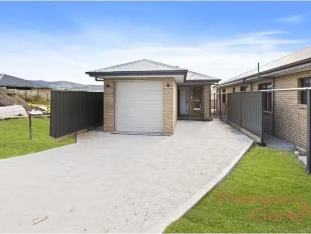 Charming 2 BR 39a Crossing Street, BELLBIRD House for rent Li.