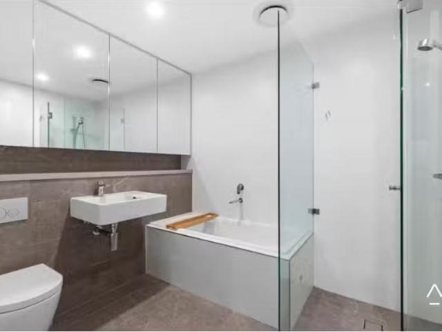 Unique 2 BR 408/34 Railway Crescent, Jannali Apartment for ren.