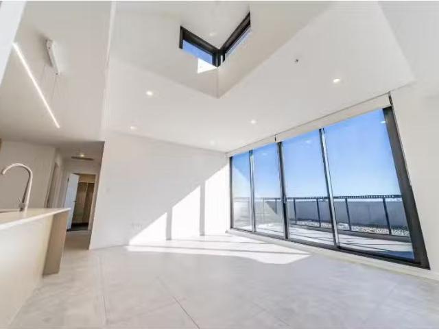 Unique 2 BR 402/2 Dreadnought Street, Roselands Apartment for.