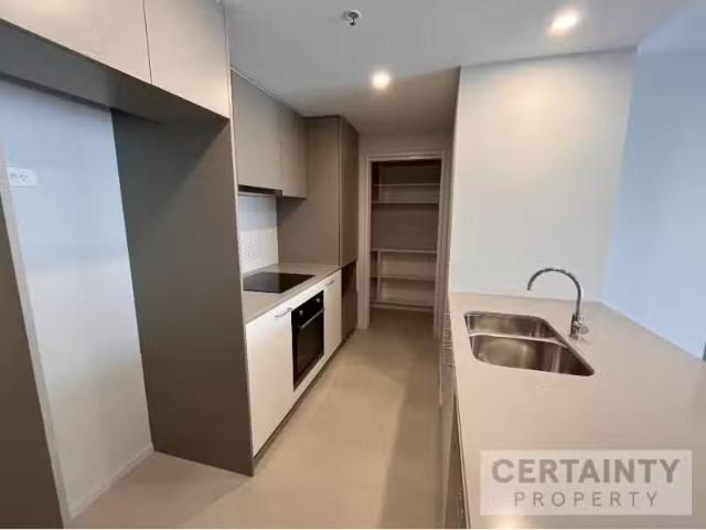 Deal! 2 BR 415/26 Cynthea Teague Crescent, Greenway Apartment.