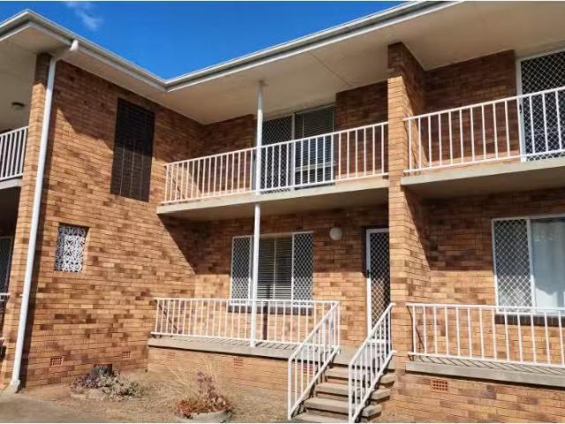 Charming 2 BR 4/104 Denison Street, Tamworth Apartment for ren.