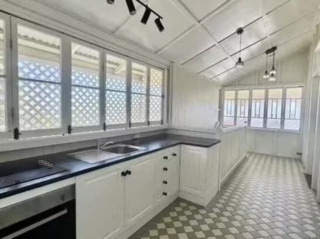 Cheap 2 BR 4/11 Melton Terrace, Townsville City, QLD 4810