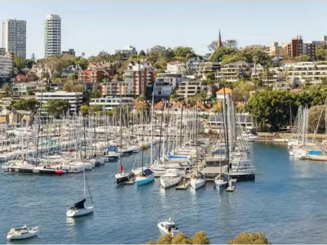 Deal! 2 BR 41/1 Holdsworth Avenue, ELIZABETH BAY Apartment for.