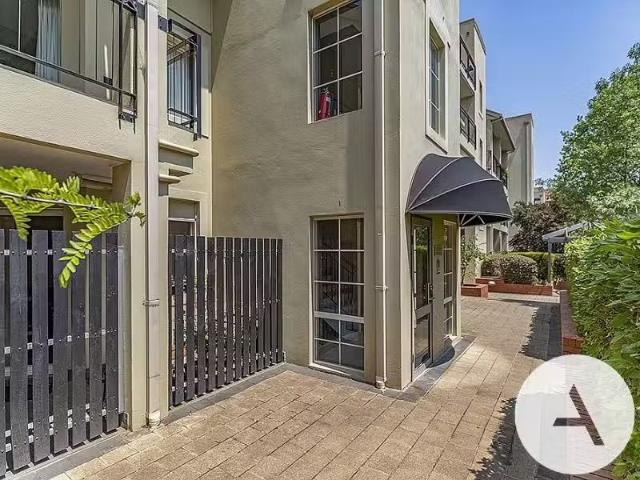 For Rent! 2 BR 42/7 Empire Cct, Forrest Apartment for rent Li.