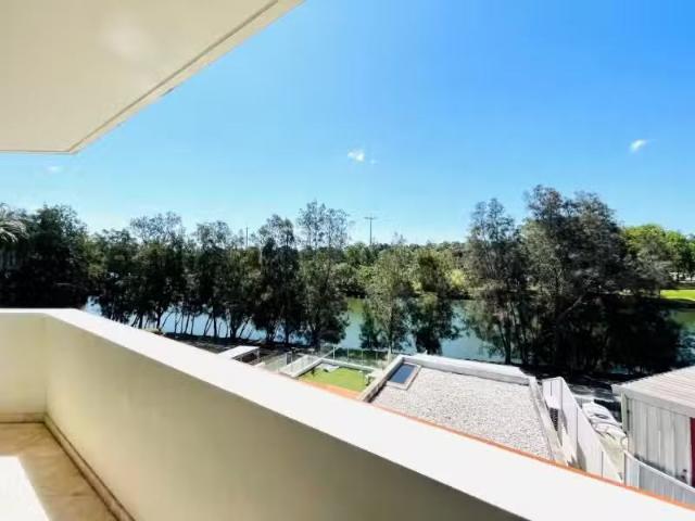Just in! 2 BR 4/27 33 Homer Street, EARLWOOD Apartment for ren.
