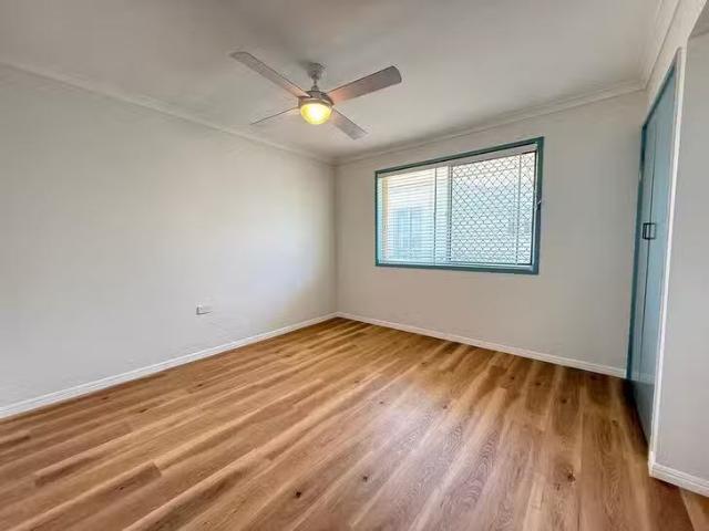 Rental! 2 BR 4/2 Schuster Avenue, Miami, QLD 4220