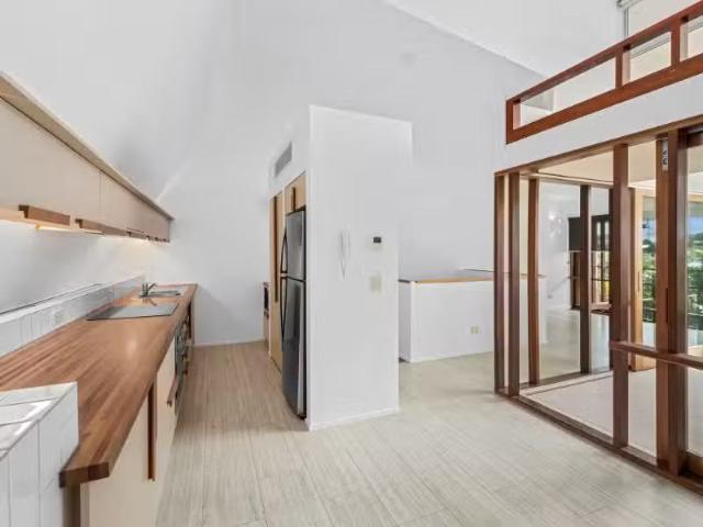 Unique 2 BR 4/35 Terrace Street, NEW FARM Townhouse for rent.