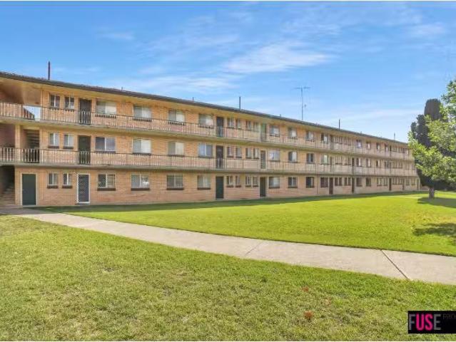 Nice 2 BR 4/7 Brook Street, QUEANBEYAN Apartment for rent Lis.
