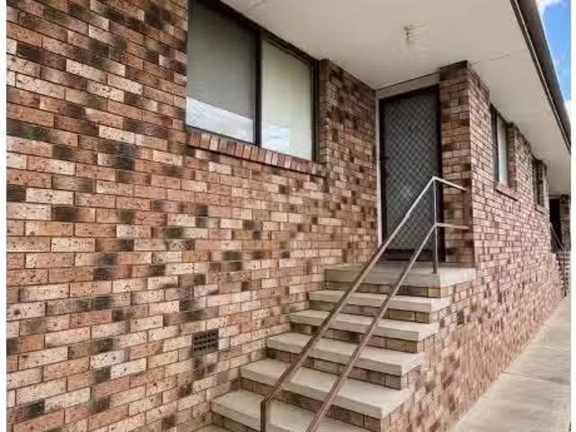 Charming 2 BR 4/8A Ugoa Street, Narrabri Apartment for rent L.