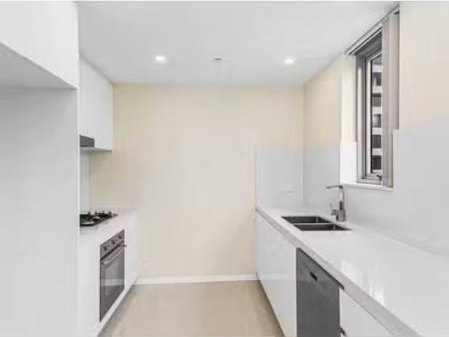 Cheap 2 BR 504/30 Burelli Street, Wollongong Apartment for ren.