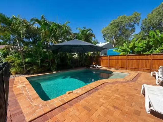 Nice 2 BR 5/162 Sylvan Drive, MOORE PARK BEACH, QLD 4670 Hou.