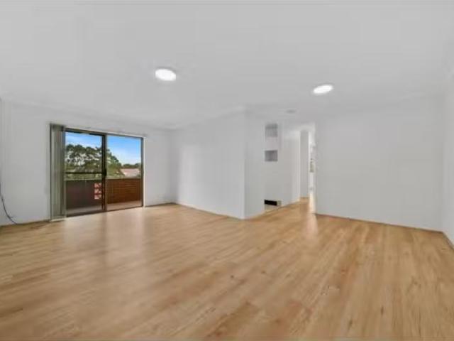 Deal! 2 BR 5/19 21 Harris Street, HARRIS PARK Apartment for re.