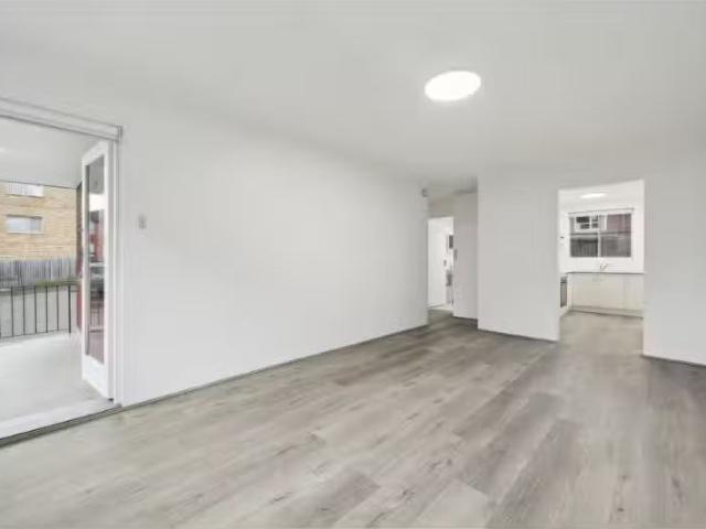Cheap 2 BR 5/33 Forster Street, West Ryde Apartment for rent.