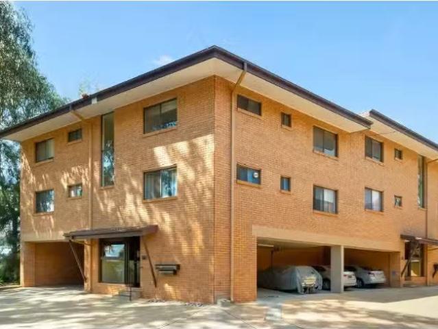 For Rent! 2 BR 55/17 Medley Street, Chifley Apartment for rent.