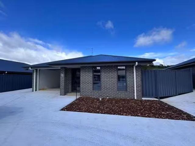 Charming 2 BR 5/74 West Barrack Street, Deloraine, TAS 7304
