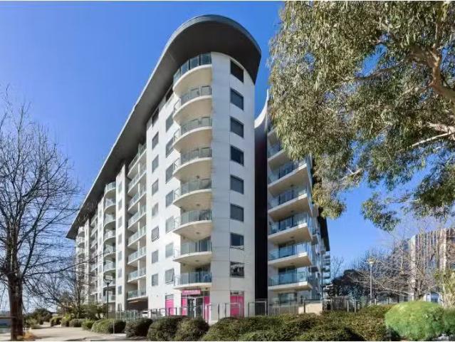 Cheap 2 BR 57/77 Northbourne Avenue, TURNER Apartment for rent.