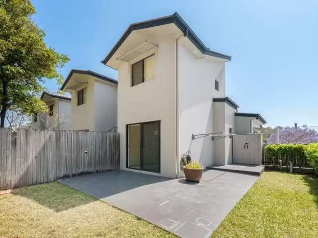 New 2 BR 5/93 Waminda Street, MORNINGSIDE, QLD 4170 Unit for.