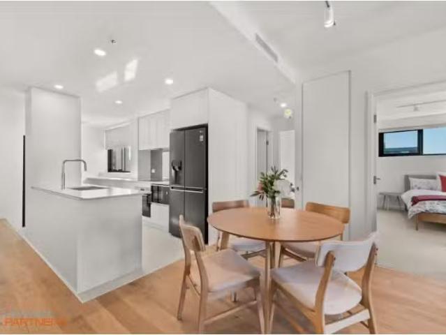 Charming 2 BR 607/71 Consititution Avenue, Campbell Apartment.