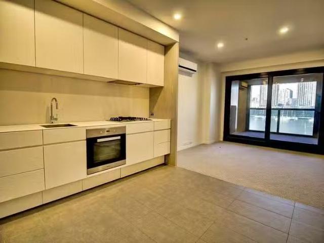 Charming 2 BR 614/8 Pearl River Road, Docklands, VIC 3008