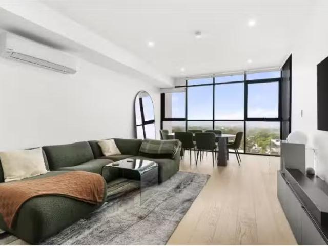 Charming 2 BR 615/10 Village Place, Kirrawee Apartment for ren.