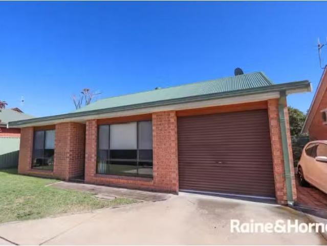 Cheap 2 BR 6/112 Piper Steet, BATHURST Apartment for rent Lis.
