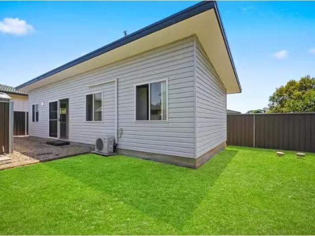 New 2 BR 61A Marquesa Crescent, LETHBRIDGE PARK House for rent.