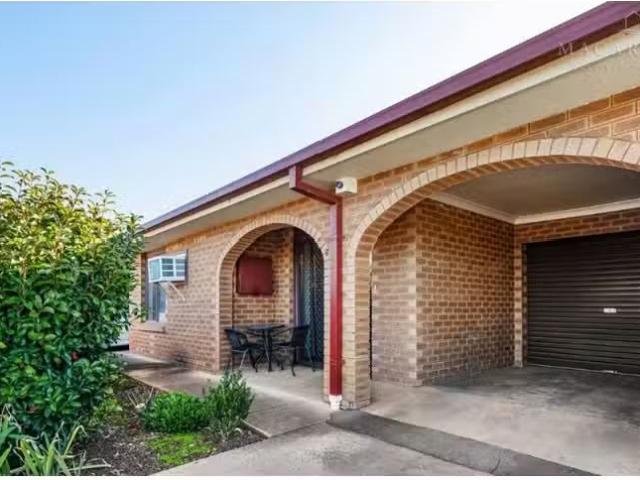 Cozy 2 BR 6/5 Langdon Avenue, Wagga Wagga Apartment for rent.