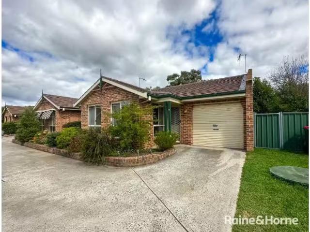 New 2 BR 6/93A Stewart Street, BATHURST House for rent Listed.