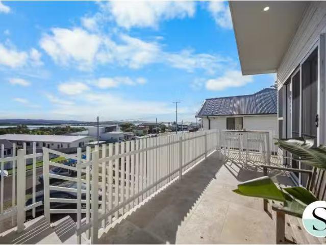 Unique 2 BR 6 Northcote Avenue, Swansea House for rent Listed.