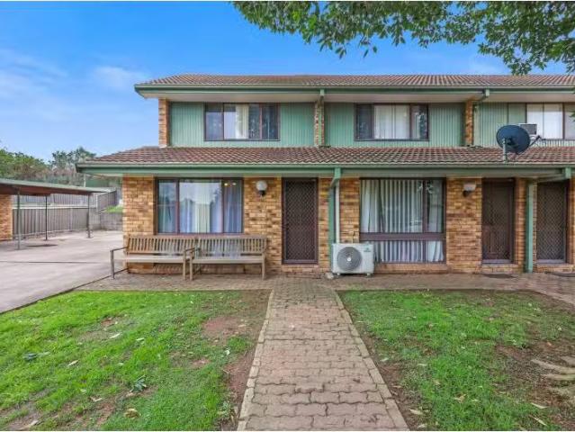 Nice 2 BR 7/1A Mc Clintock, Muswellbrook Apartment for rent L.