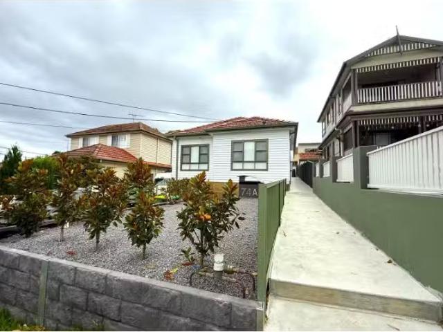 Cheap 2 BR 74A Bowden Boulevard, Yagoona House for rent Liste.