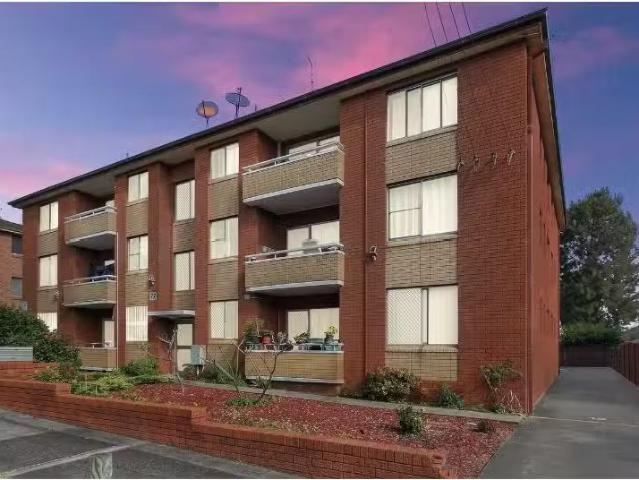 Deal! 2 BR 7/77 Denman Avenue, Wiley Park Apartment for rent.
