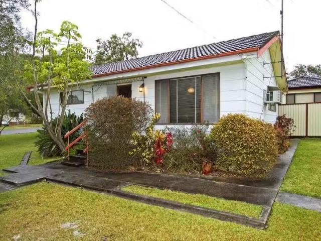 Just in! 2 BR 77 Cams Boulevard, Summerland Point House for re.