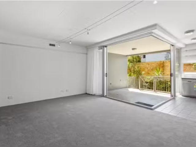 Cheap 2 BR 7/92 Robertson Street, FORTITUDE VALLEY Apartment f.