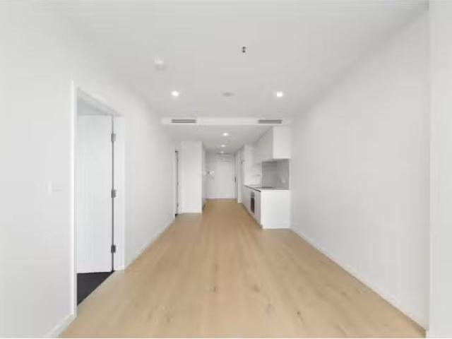Cheap 2 BR 808/1 Brewer Street, Phillip Apartment for rent Li.