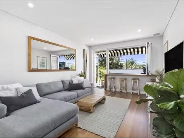 Charming 2 BR 8/16 Foamcrest Avenue, Newport Apartment for ren.