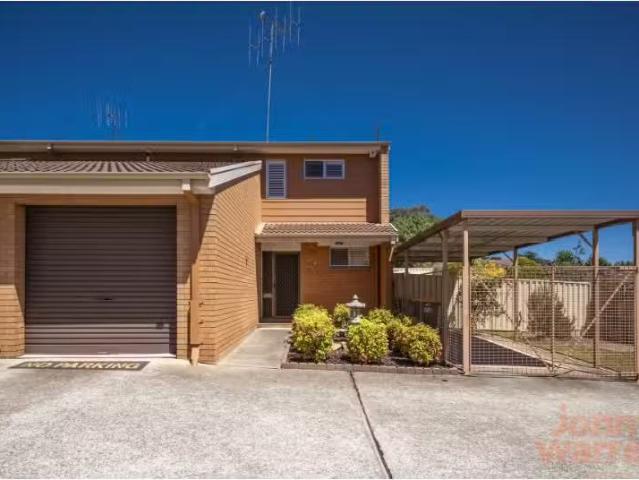 Cheap 2 BR 8/11 13 Hakea Street, Karabar Townhouse for rent L.