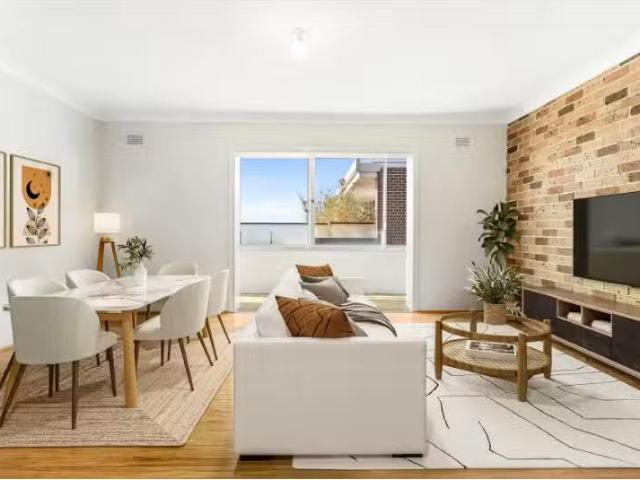 Charming 2 BR 8/20 Melrose Parade, Clovelly Apartment for rent.