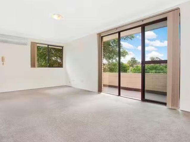 Just in! 2 BR 8/2 Linda Street, Hornsby, NSW 2077